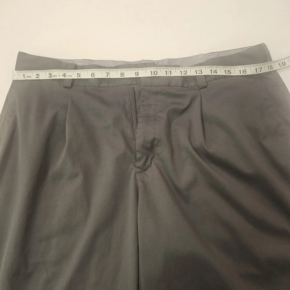 NIKE MEN GOLF CASUAL PREPPY SHORTS GRAY SIZE 34 GORPCORE ATHLEISURE OUTDOORS F79